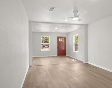 3903 Orlando Court - Photo Thumbnail 5