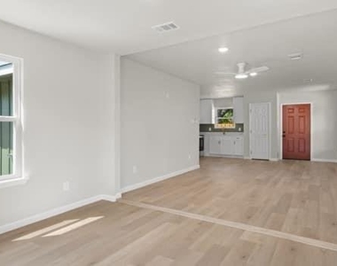 3903 Orlando Court - Photo Thumbnail 6