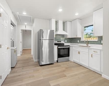 3903 Orlando Court - Photo Thumbnail 16