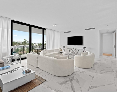 160 Isle Of Venice Drive - Photo Thumbnail 6