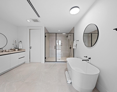 160 Isle Of Venice Drive - Photo Thumbnail 18
