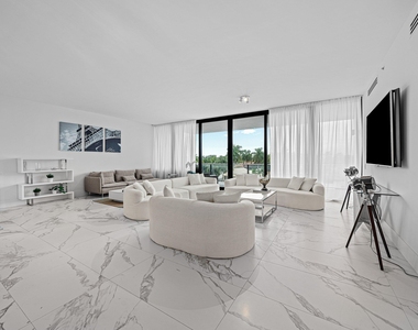 160 Isle Of Venice Drive - Photo Thumbnail 4