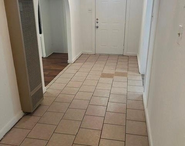 711 Hall Street - Photo Thumbnail 6