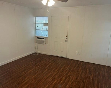 711 Hall Street - Photo Thumbnail 22