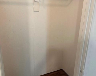 711 Hall Street - Photo Thumbnail 16