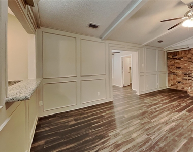725 Maple Glen Drive - Photo Thumbnail 2