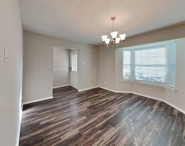 725 Maple Glen Drive - Photo Thumbnail 6