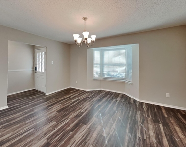 725 Maple Glen Drive - Photo Thumbnail 5