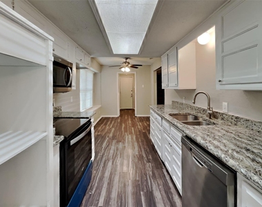 725 Maple Glen Drive - Photo Thumbnail 4
