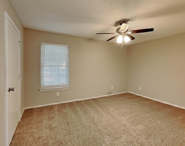 725 Maple Glen Drive - Photo Thumbnail 7