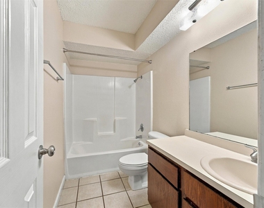 410 W Franklin Street - Photo Thumbnail 9