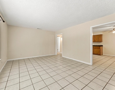 410 W Franklin Street - Photo Thumbnail 1