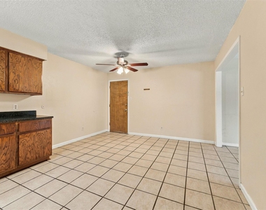 410 W Franklin Street - Photo Thumbnail 4