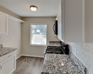 3905 Branch Hollow Drive - Photo Thumbnail 3