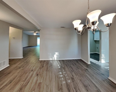 3905 Branch Hollow Drive - Photo Thumbnail 7