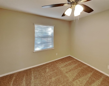 3905 Branch Hollow Drive - Photo Thumbnail 15