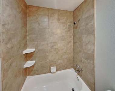 3905 Branch Hollow Drive - Photo Thumbnail 17