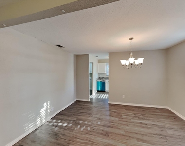 3905 Branch Hollow Drive - Photo Thumbnail 6