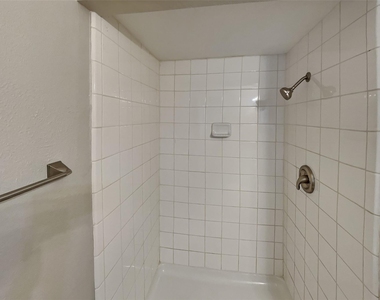 3905 Branch Hollow Drive - Photo Thumbnail 11