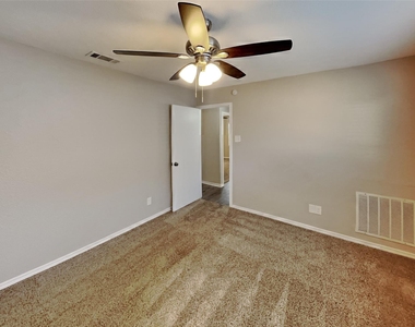 3905 Branch Hollow Drive - Photo Thumbnail 9