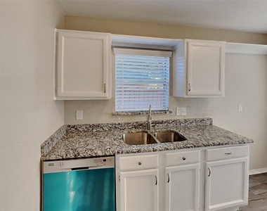 3905 Branch Hollow Drive - Photo Thumbnail 4