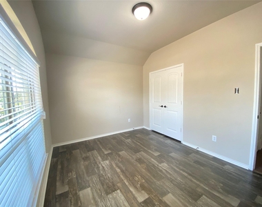 228 Buckskin Drive - Photo Thumbnail 16