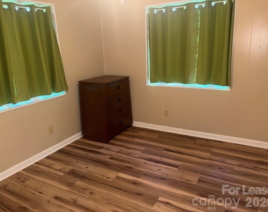 103 Fairground Avenue - Photo Thumbnail 6