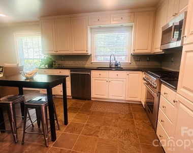 5320 Seacroft Road - Photo Thumbnail 4