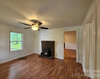1641 Berkley Street Sw - Photo Thumbnail 3