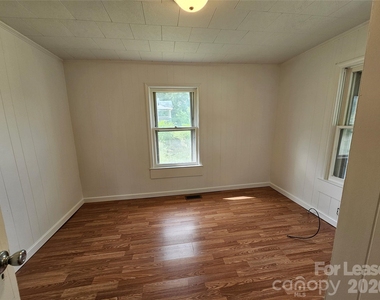 1641 Berkley Street Sw - Photo Thumbnail 5