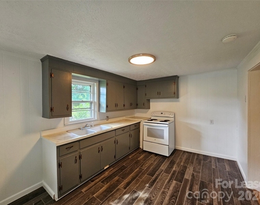 1641 Berkley Street Sw - Photo Thumbnail 12