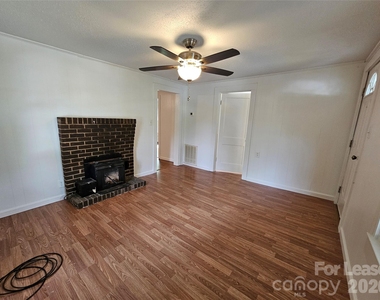 1641 Berkley Street Sw - Photo Thumbnail 4