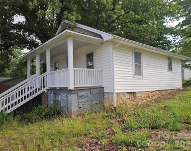 1641 Berkley Street Sw - Photo Thumbnail 2