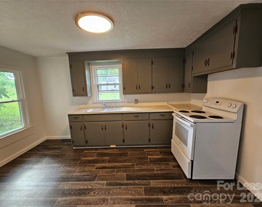 1641 Berkley Street Sw - Photo Thumbnail 14