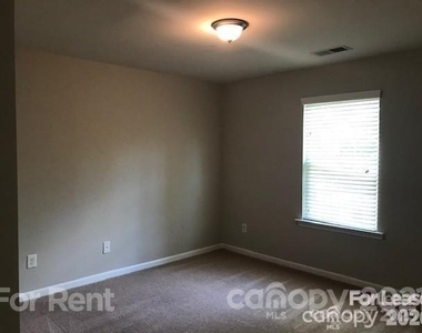 2709 Lawson Drive - Photo Thumbnail 7