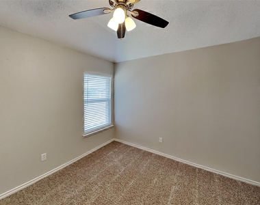 811 Rockefeller Lane - Photo Thumbnail 14