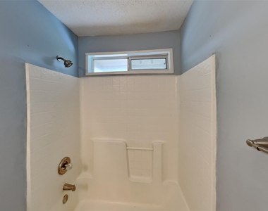 811 Rockefeller Lane - Photo Thumbnail 19