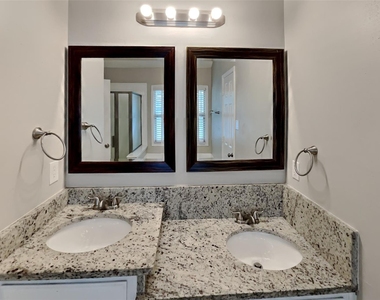 811 Rockefeller Lane - Photo Thumbnail 10
