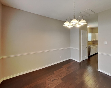 811 Rockefeller Lane - Photo Thumbnail 6
