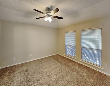 811 Rockefeller Lane - Photo Thumbnail 8