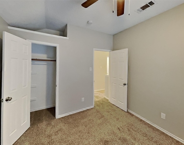 811 Rockefeller Lane - Photo Thumbnail 17