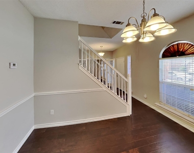 811 Rockefeller Lane - Photo Thumbnail 7