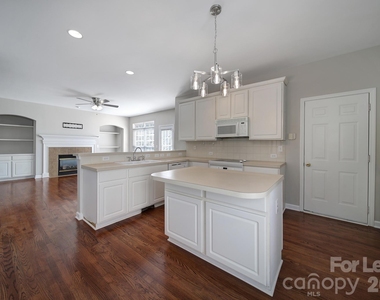 17224 Bridgeton Lane - Photo Thumbnail 6