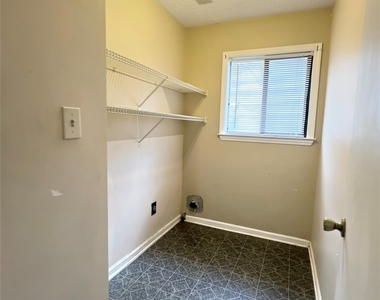 6924 Long Needles Drive - Photo Thumbnail 17