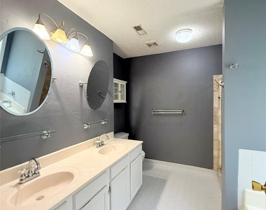 6924 Long Needles Drive - Photo Thumbnail 9