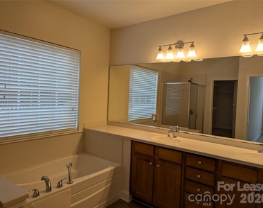 10787 Nw Edgepine Lane - Photo Thumbnail 10