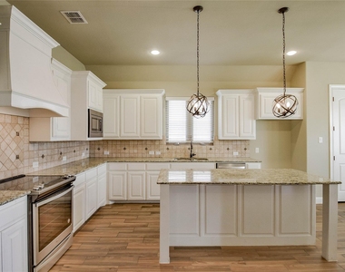 3100 White Horse Court - Photo Thumbnail 6