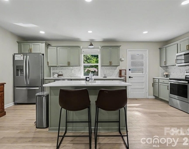 4023 Strangford Avenue - Photo Thumbnail 4