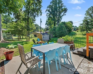 4023 Strangford Avenue - Photo Thumbnail 12