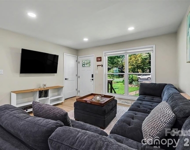 4023 Strangford Avenue - Photo Thumbnail 3